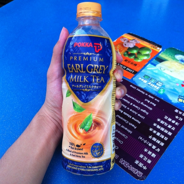 It costs 2.5 SGD for this bottle of milk tea in 7 Eleven or Cheers, but only 1.3 SGD in Fair Price supermarket.